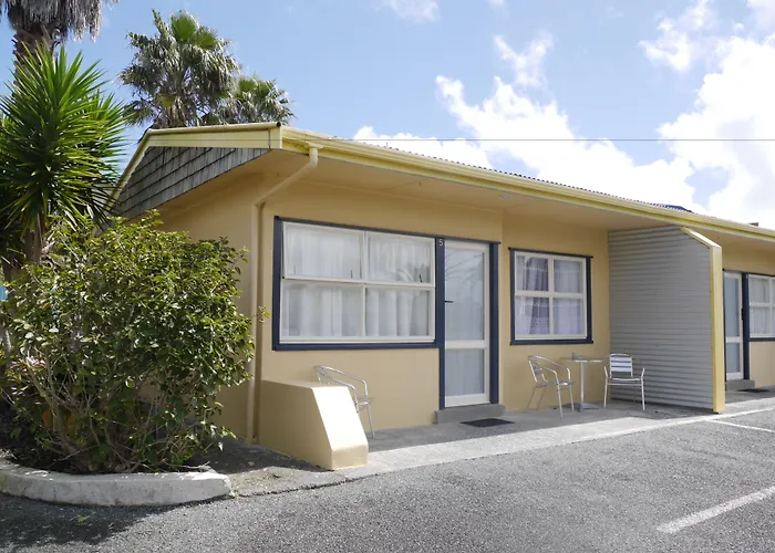 Raglan Palm Beach Motel