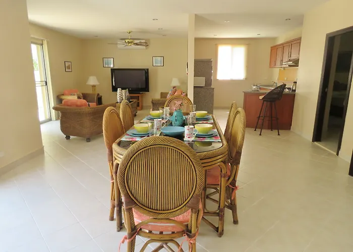 Butterfly Garden Boutique Residences Apts And Villas, A Lifestyle Destination Ex Lg 1-3 Bedroom Units , Full Kitchen, 2 Full Bathrooms, Rain Shower, Spa Bath, Free Bbq, Free Fast Fiber Optic Wifi, Staff 24-7 Pattaya