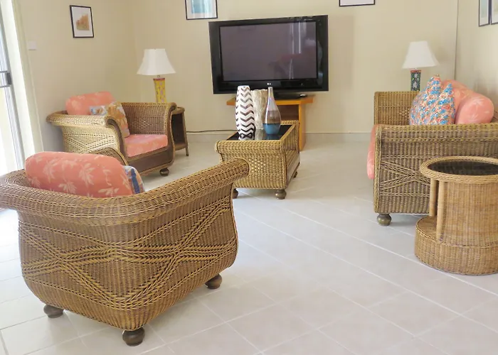 Butterfly Garden Boutique Residences Apts And Villas, A Lifestyle Destination Ex Lg 1-3 Bedroom Units , Full Kitchen, 2 Full Bathrooms, Rain Shower, Spa Bath, Free Bbq, Free Fast Fiber Optic Wifi, Staff 24-7 Pattaya