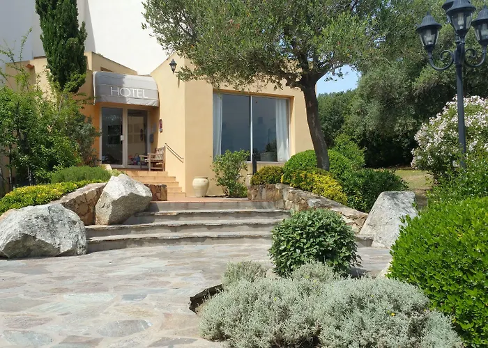 Hotel Cala Di L'Oru LʼÎle-Rousse