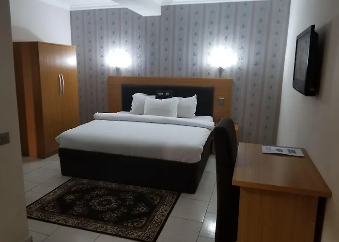 Peemos Hotel Warri