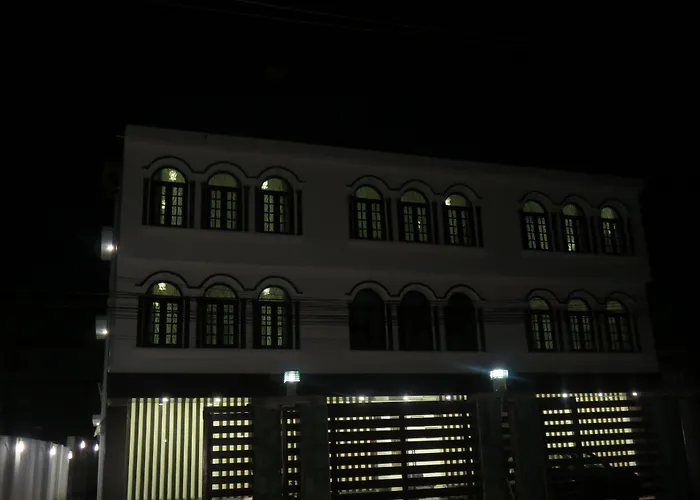 Hotel Ash Vale Srinagar 