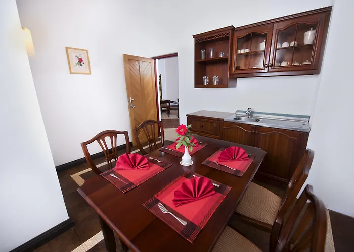 Mandara Rosen Yala, Kataragama Hotel