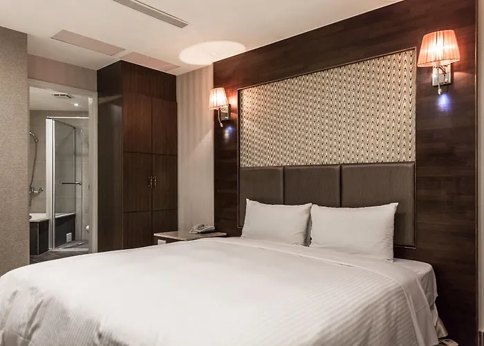 Maple Hotel Tainan