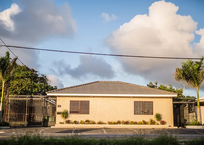 The Pier Beach Inn & Suites Willemstad