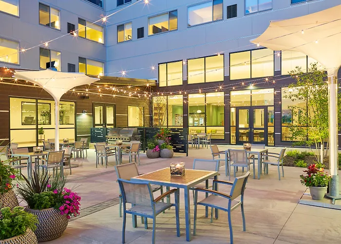 Element West Des Moines Hotel