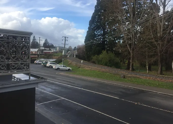 Deloraine Hotel