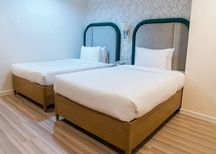 Queen Margarette Hotel Downtown Lucena