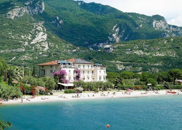 Hotel Baia Azzurra - Lake Front Torbole Sul Garda