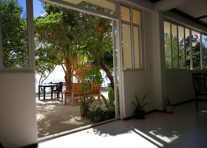 Crown Beach Hotel-Private Bikini Beach Meeru Island
