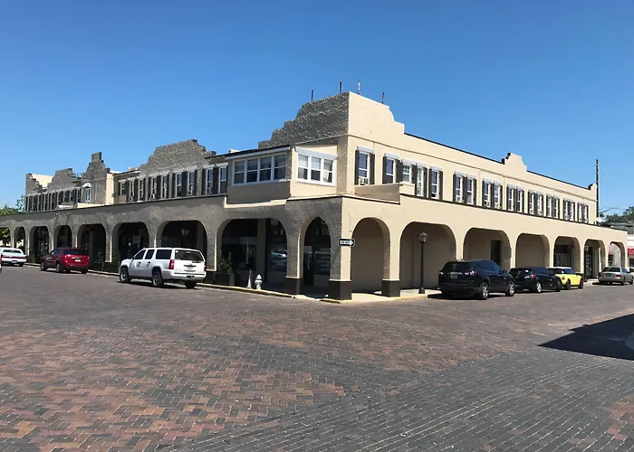 Hunter Arms Hotel Saint Cloud