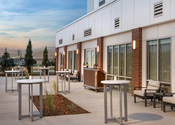 Courtyard By Marriott Pullman Hotel