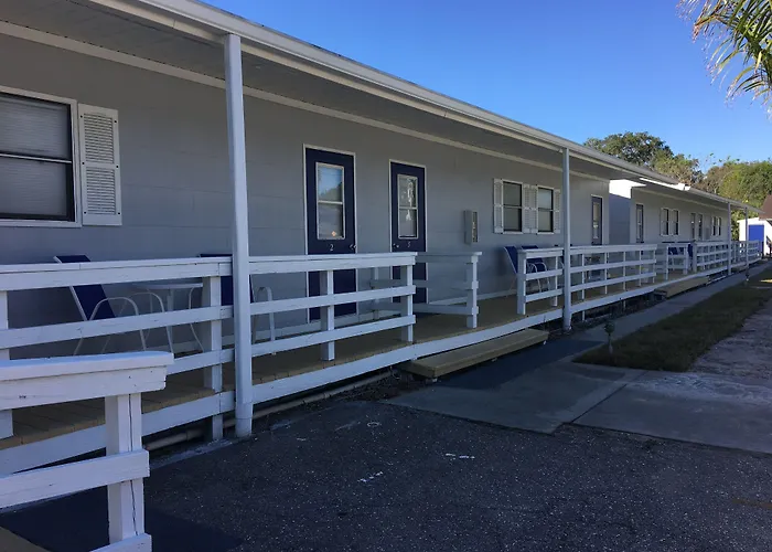 The Inn At Labelle Yacht Club