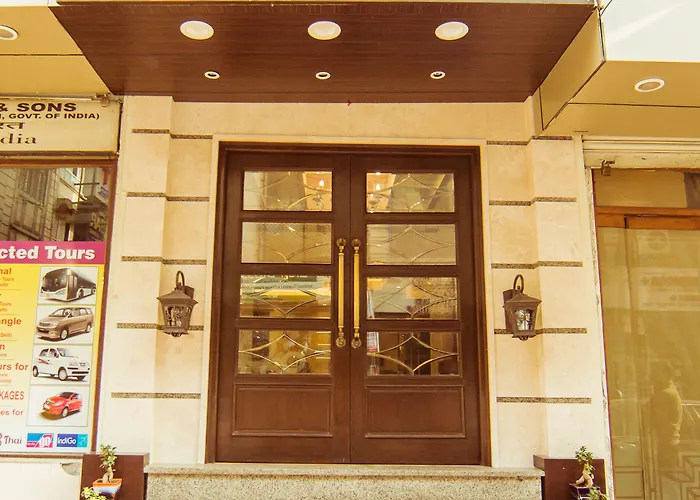Clark International Hotel Delhi 
