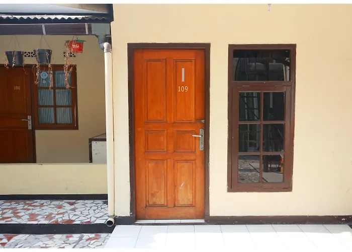 Budi House & Food Station Bandung