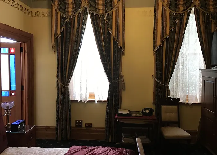 Freeman On Ford Bed & Breakfast Beechworth