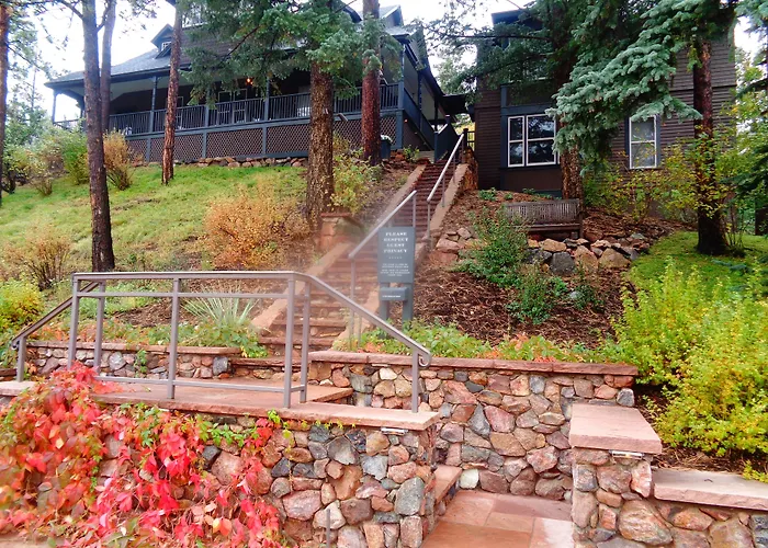 The Outlook Lodge Green Mountain Falls