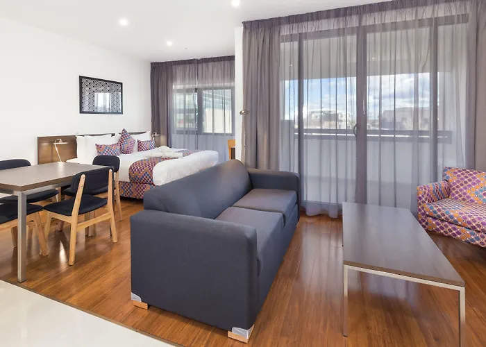 City Edge Dandenong Apartment Hotel