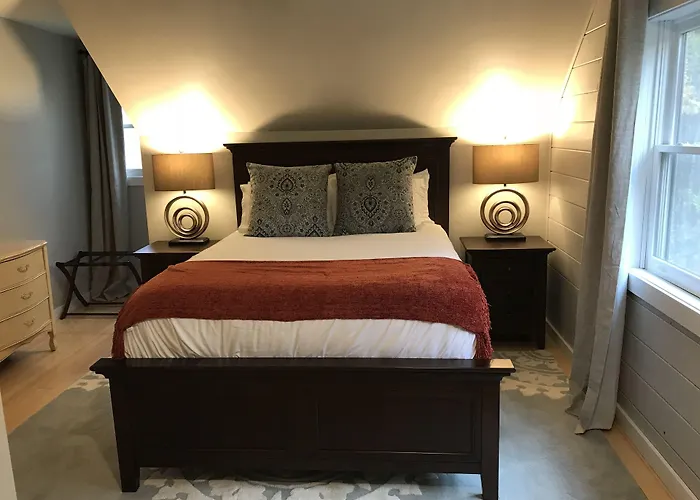 Barefoot Hills Hotel Dahlonega