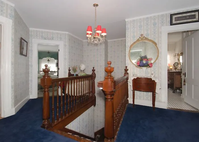 Tea Rose Inn At Plymouth, Nh