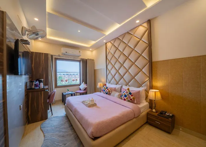 Perfectstayz Premium At Harkipauri Road - Ganga View Rooftop Cafe Haridwar