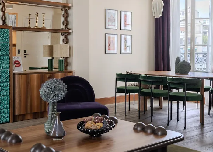 1.75 Paris La Treve Hotel