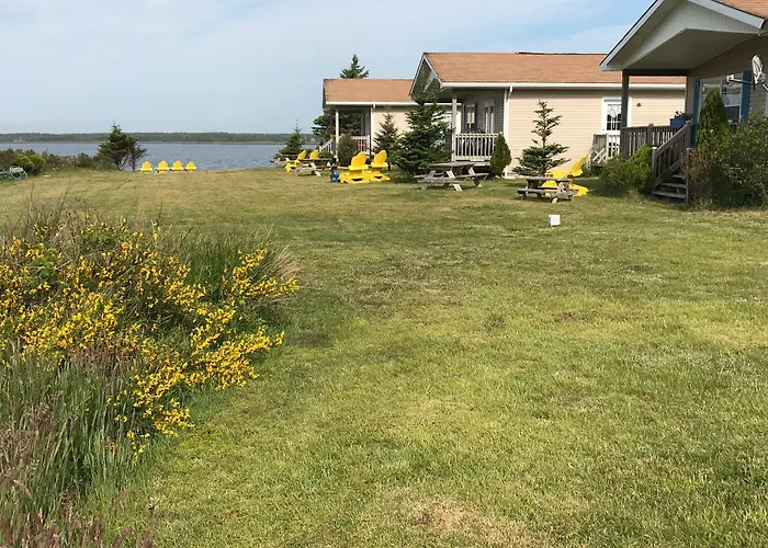 Whispering Waves Cottages Shelburne