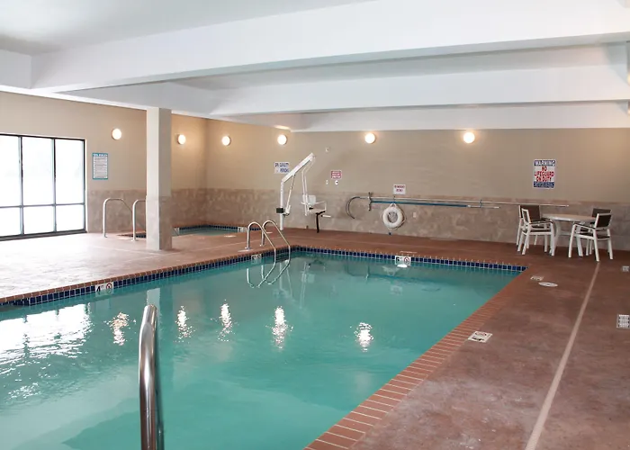 Brookstone Lodge & Suites - Emmetsburg
