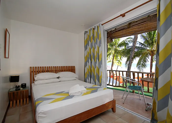Bluewaves Beach House Balabag 