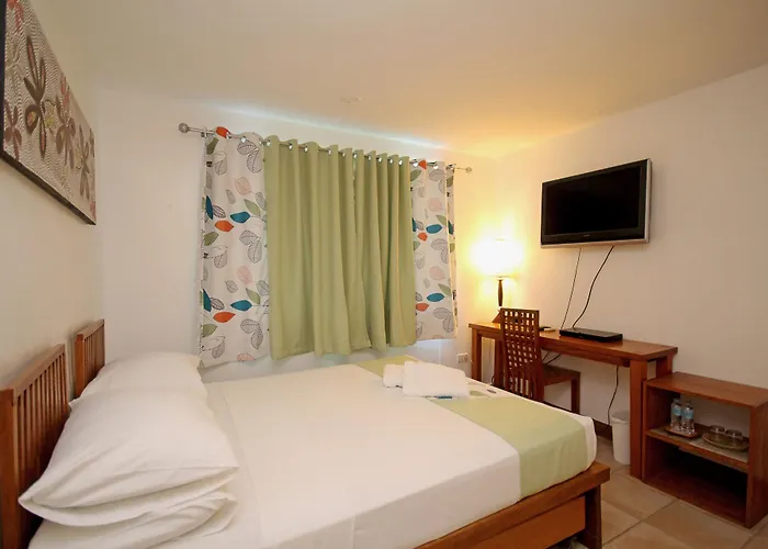 Bluewaves Beach House Balabag 