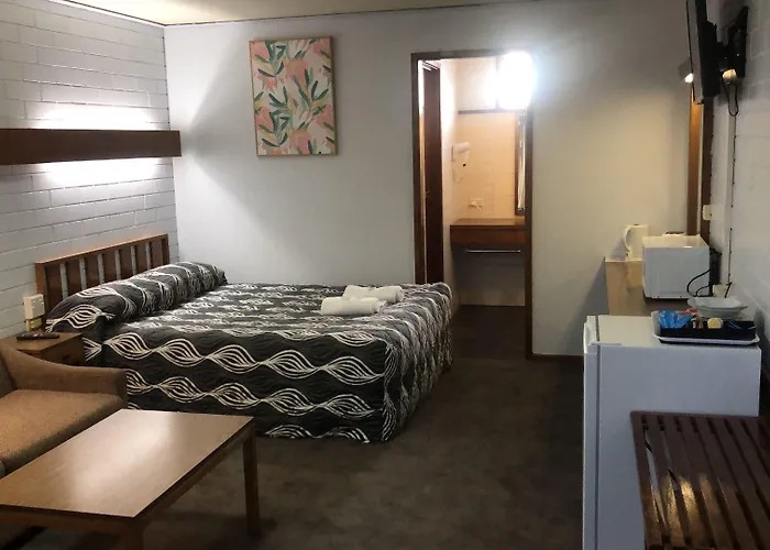 Century Motor Inn, Finley