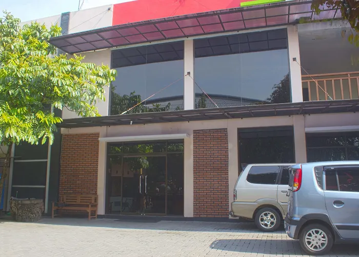 Reddoorz Plus Near Stadion Mandala Krida Yogyakarta