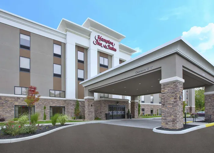 Hampton Inn & Suites Oakwood Village-Cleveland