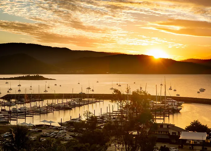 Sunlit Waters Studio Apartments Airlie Beach