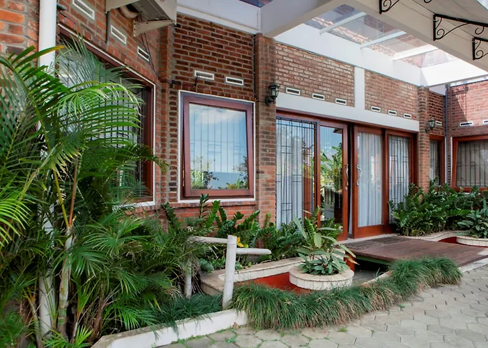 Reddoorz Plus Near Dago Pakar Bandung