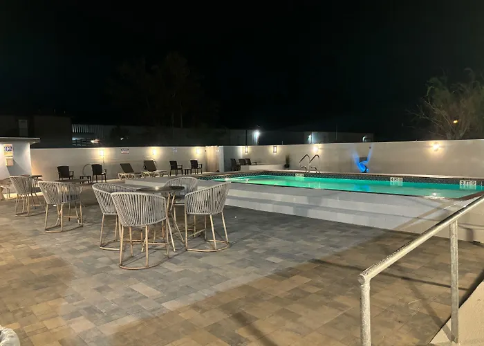 Deluxe Inn & Suites Brownsville