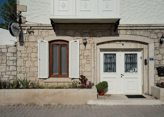 Sedirli Ev Otel Alaçatı