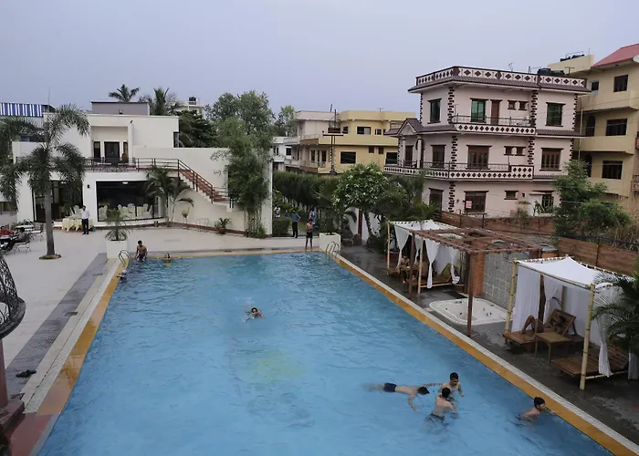 Club Denovo Hotel Butwāl
