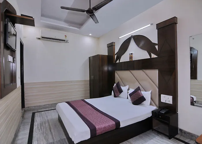 Oyo 6124 Lord Krishna Dx Inn New Delhi