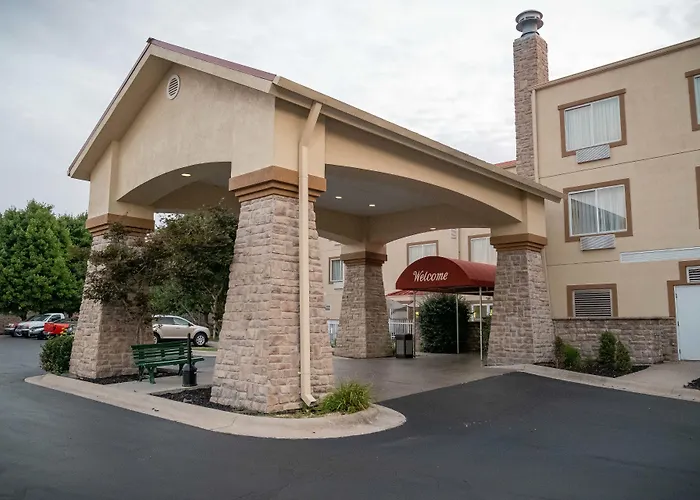 Baymont By Wyndham Springfield I-44 Hotel
