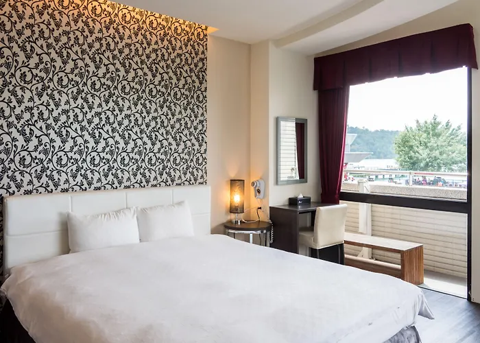 Hu Yue Lakeview Hotel Yuchi