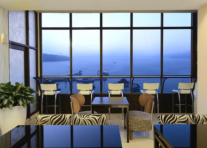 Hu Yue Lakeview Hotel Yuchi