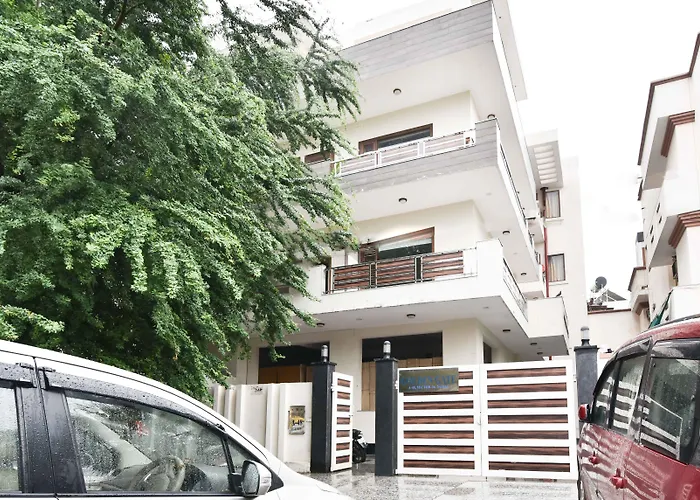 Itsy Hotels Swastika Inn Sector 26 Noida