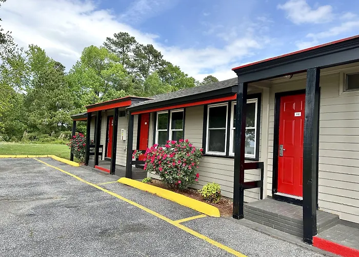 Whistling Pines Motel- Daily And Extended Stay Elizabeth City