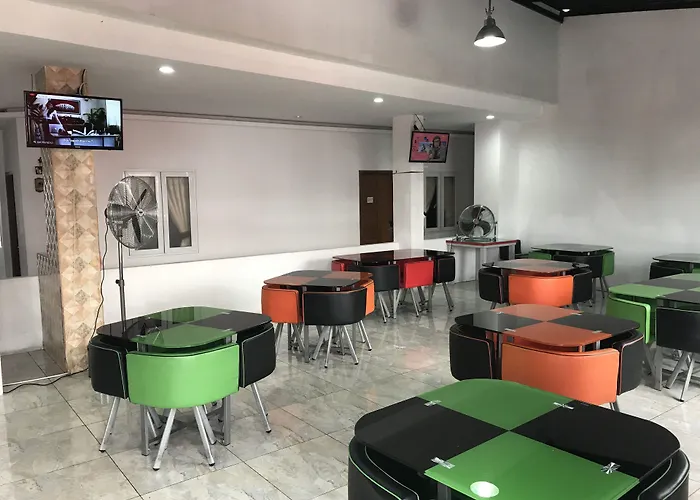 Oyo 1825 Marcopolo Homestay Pekanbaru