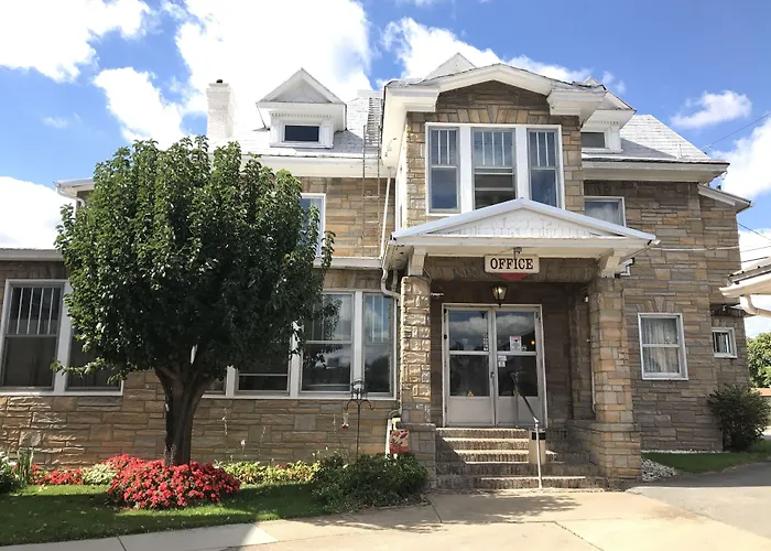 Colonial Hotel-Motel Buckhannon