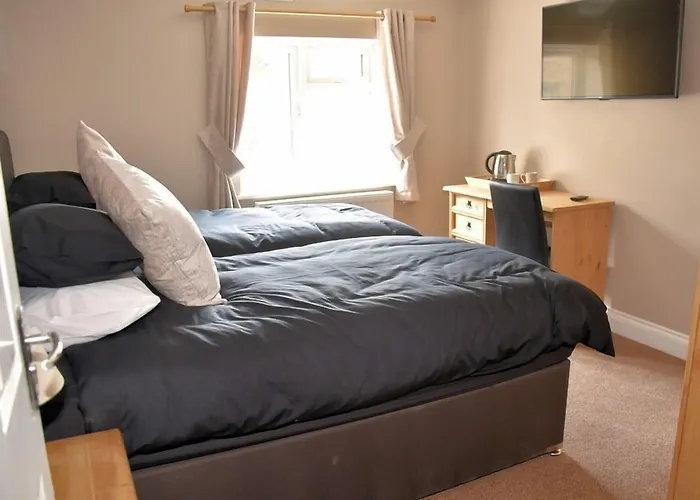 The Red Lion Bed & Breakfast Cardigan