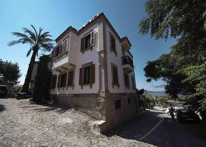 Tas Konak Ayvalı