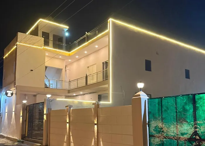 Hotel Jaipur In, Jatipura Parikrama Marg Near Mukharvind Temple Govardhan