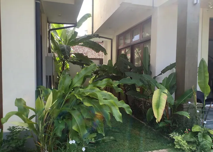White House Green Home Galle